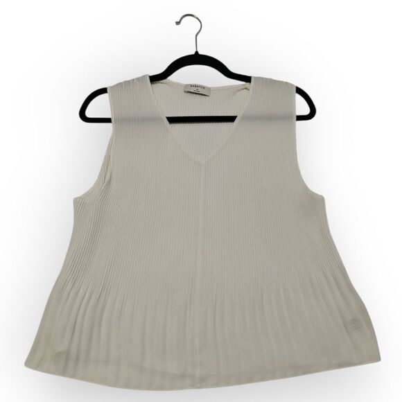 Babaton Airy White Sleeveless Pleated Blouse Top Sz M - Picture 2 of 6
